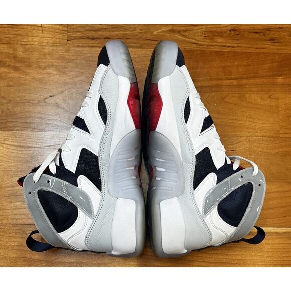 Athletic_Shoes